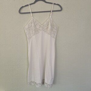 Vintage Vanity Yellow Nylon & Scalloped Lace Slip‎ Dress Size 32 Bust/Small USA